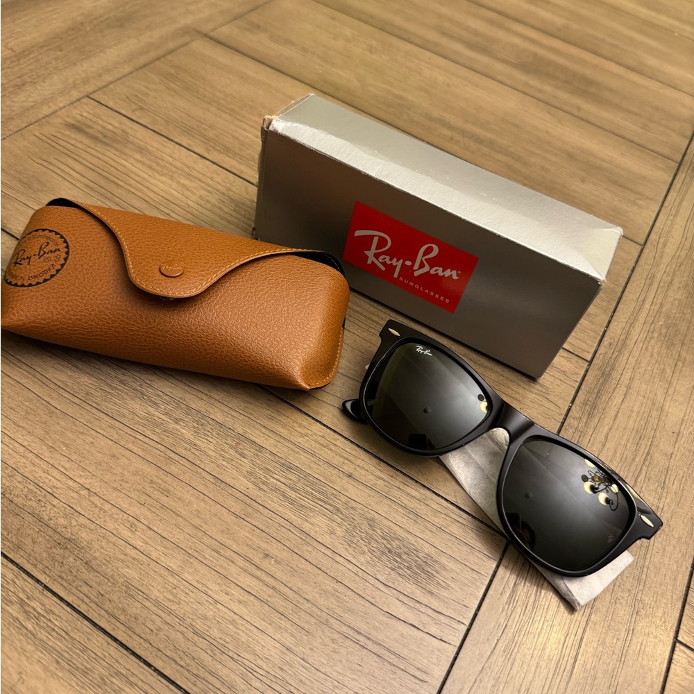 Ray-Ban Black Sunglasses with Case